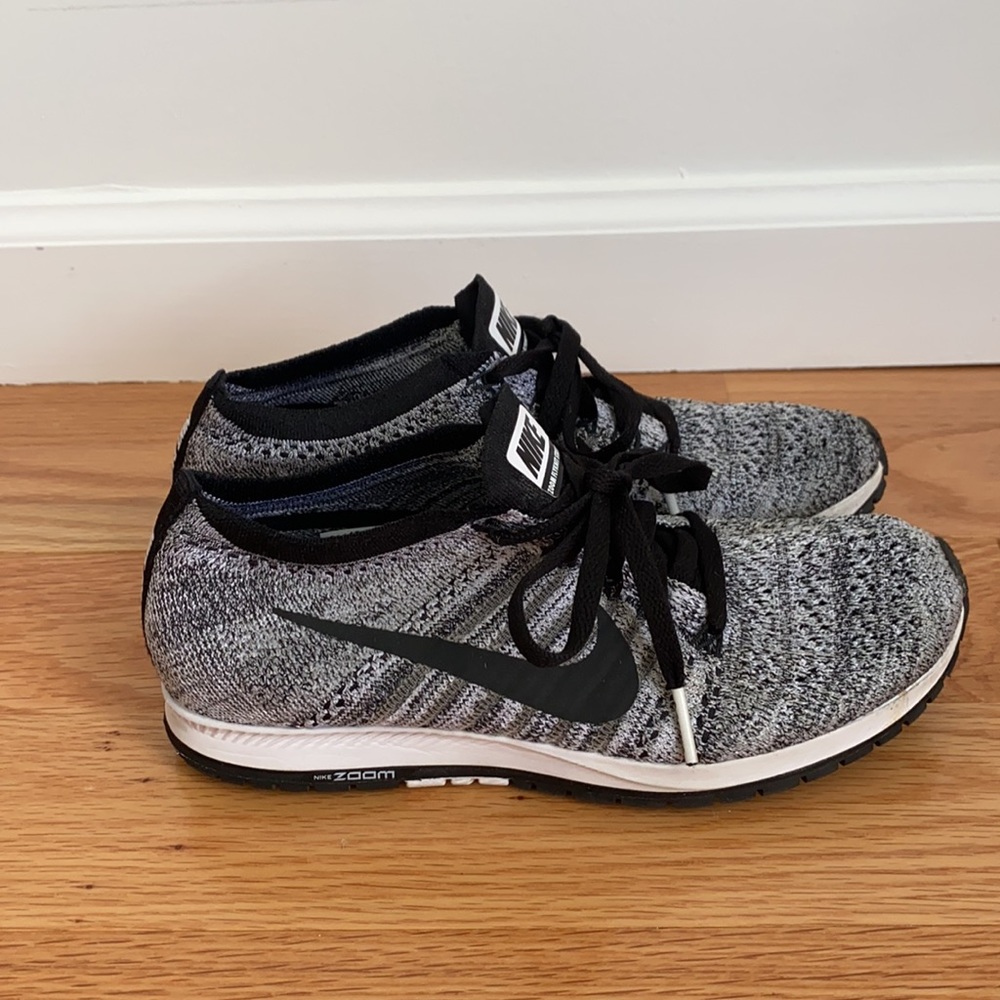 NIKE Big Kids Zoom Flyknit Streak Size 4.5